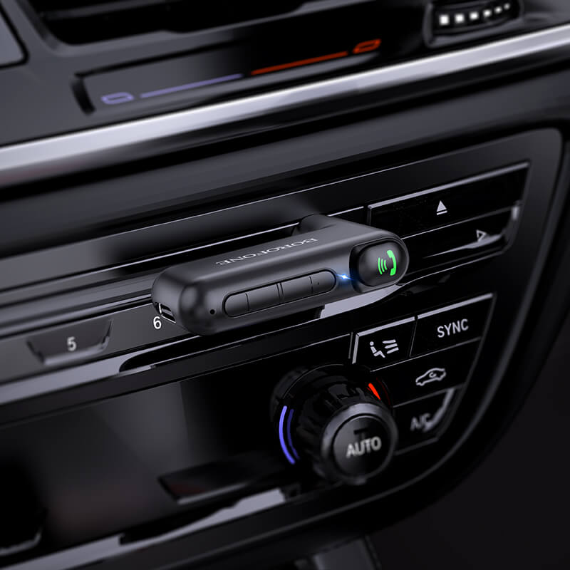 Бездротовий звук через AUX та безпечний зв'язок Hands Free в авто